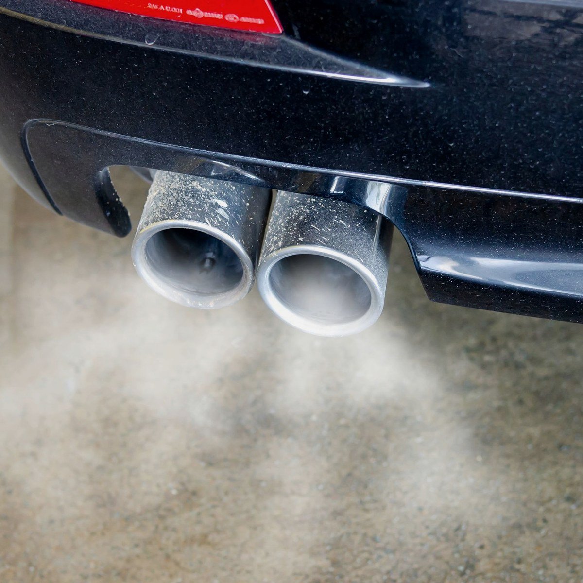 Valved exhaust system with controllable valved mufflers
